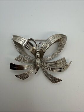 Vintage Giovanni Signed Silver Tone Butterfly Brooch Textured Statement Pin